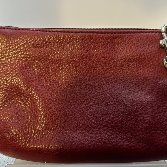 Coach cranberry red coach wristlet. It has a navy blue hang tag - Picture 4 of 5